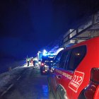 Fallecen cuatro jóvenes tras salirse de la vía y despeñarse por una ladera en el puerto de Lunada.
