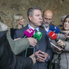 El presidente de Castilla-La Mancha, Emiliano García-Page, ha presidido, en Mira, la Comisión de Coordinación para la recuperación de esta localidad tras la DANA.