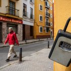 Candados de los apartamentos turísticos en el centro de Sevilla.