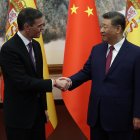 El presidente del Gobierno, Pedro Sánchez, con el presidente de China, Xi Jinping

REMITIDA / HANDOUT por MONCLOA
Fotografía remitida a medios de comunicación exclusivamente para ilustrar la noticia a la que hace referencia la imagen, y citando la procedencia de la imagen en la firma
11/4/2025