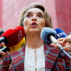 La secretaria general del PP, Cuca Gamarra, atiende a los medios de comunicación.