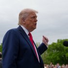 (Foto de ARCHIVO)
El presidente de EEUU, Donald Trump suele culpar a los medios de difundir las noticias que anuncia él o su entorno aunque después se rebelen como una gran torpeza.
Europa Press/Contacto/Andrew Leyden
21/4/2025