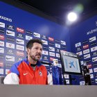 Archivo - El entrenador del Atlético de Madrid, Diego Pablo SImeone, durante la rueda de prensa.