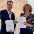 Guillermo Alonso del Real y Amparo Folgado firman el pacto de gobierno en Torrent entre PP y Vox