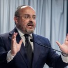 (Foto de ARCHIVO)
El presidente del Partido Popular catalán, Alejandro Fernández, durante la presentación de su libro ‘A calzón quitao’, en el Círculo de Bellas Artes, a 7 de abril de 2025, en Madrid (España). El libro presenta un análisis de la política catalana y su influencia en España.

Ricardo Rubio / Europa Press
07/4/2025