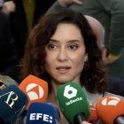 Ayuso atiende a los medios sobre el sabotaje a los trenes