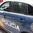 Archivo - Nota De Prensa Y Fotografia De Recurso: "La Policía Nacional Salva La Vida A Una Mujer Tras Acceder A Su Domicilio Por Un Balcón".