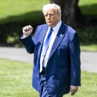 El presidente de Estados Unidos, Donald Trump haciendo su característico gesto de fuerza y ánimo para todos sus seguidores e incluso para algunos de sus detractores.  Photo: Michael Brochstein/ZUMA Press Wire/dpa

Michael Brochstein/ZUMA Press Wi / DPA
12/5/2025 ONLY FOR USE IN SPAIN