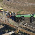 Al menos una persona fallecida y varios heridos tras el vuelco de una guagua en San Sebastián de La Gomera.