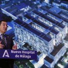 El presidente de la Junta de Andalucía, Juanma Moreno, en la presentación del anteproyecto del Tercer Hospita para Málaga en 2021.