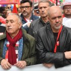 (Foto de ARCHIVO)
El secretario general de la UGT, Pepe Álvarez (i) y el secretario general de CCOO, Unai Sordo (d), durante la manifestación por el Día del Trabajador, a 1 de mayo de 2025, en Madrid (España). Los sindicatos UGT y CCOO han convocado hoy 1 de mayo, en más de 50 ciudades, a la ciudadanía a participar en los actos y manifestaciones para defender los derechos de las personas trabajadoras. El lema de este año es 'Proteger lo conquistado, ganar futuro' para persistir en que se cumpla el acuerdo para rebajar la jornada laboral hasta las 37,5 horas en 2025 y urgir a que se abra una mesa de diálogo social para reformar el despido en España.

Fernando Sánchez / Europa Press
01 MAYO 2025;TRABAJADOR;1 DE MAYO;MANIFESTACIÓN;DERECHOS;LABORALES
01/5/2025