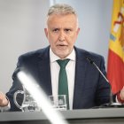 Archivo - El ministro de Política Territorial y Memoria Democrática, Ángel Víctor Torres, durante una rueda de prensa posterior al Consejo de Ministros, en el Palacio de La Moncloa, a 18 de marzo de 2025, en Madrid (España).