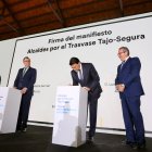 Barcala deposita su firma en el manifiesto del acto por el trasvase Tajo-Segura