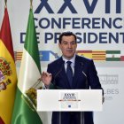 El presidente de la Junta de Andalucía, Juanma Moreno, durante la rueda de prensa posterior a la Conferencia de Presidentes.