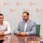 El alcalde de Mislata, Carlos Fernández Bielsa, con José Luis Ábalos