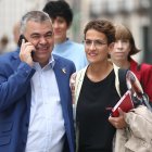 El exsecretario de Organización del PSOE, Santos Cerdán, y la presidenta del Gobierno de Navarra, María Chivite.