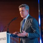 El presidente del PP, Alberto Núñez Feijóo, interviene durante la inauguración del XII encuentro de Sernauto.