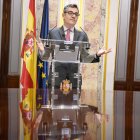 El ministro de Presidencia, Justicia y Relaciones con las Cortes, Félix Bolaños, durante su comparecencia ante los medios en el Congreso.