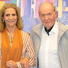 El rey Juan Carlos y la Infanta Elena en Sanxenxo.
