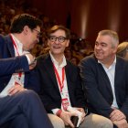 Óscar López, Salvador Illa y Santos Cerdán charlan durante un acto del PSOE.