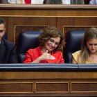 María Jesús Montero en el Congreso entre Pedro Sánchez y Sara Aagesen