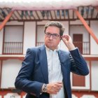 El ministro para la Transformación Digital, Óscar López, durante su visita al Corral de Comedias