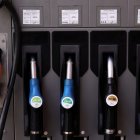 (Foto de ARCHIVO)
Varias mangueras de carburante, en una gasolinera, a 28 de octubre de 2021, en Madrid (España).
Eduardo Parra / Europa Press
28 OCTUBRE 2021