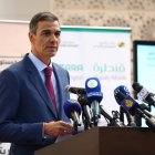 El presidente del Gobierno, Pedro Sánchez, ofrece una rueda de prensa durante un viaje oficial a la República Islámica de Mauritania