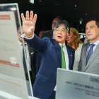 El presidente de la Junta de Andalucía, Juanma Moreno, junto al presidente mundial de Fujitsu, Takahito Tokita,en Tokio,Japón.