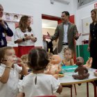 El presidente de la Junta de Andalucía, Juanma Moreno, en Sevilla, durante la  inauguración del curso escolar 2025-2026 en las escuelas infantiles.