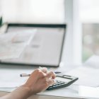 La nueva deducción del IRPF beneficiará a quienes tengan ingresos bajos, y se aplicará automáticamente en la declaración de la Renta 2026.