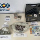 Efectos intervenidos en la operación por la que se ha desmantelado un punto de venta de drogas en Alicante

REMITIDA / HANDOUT por POLICÍA NACIONAL
Fotografía remitida a medios de comunicación exclusivamente para ilustrar la noticia a la que hace referencia la imagen, y citando la procedencia de la imagen en la firma
06/10/2025