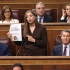 La portavoz del PP en el Congreso, Ester Muñoz, interviene durante una sesión de control al Gobierno