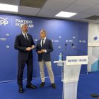 El presidente del Gobierno de Aragón, Jorge Azcón, y el vicesecretario general de Coordinación Política, Elías Bendodo.

EUROPA PRESS.
21/10/2025