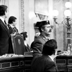 GOLPE DE ESTADO 23 F


Antonio Tejero en el Golpe del Estado de 1981.