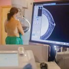 Realización de una mamografía a una mujer.

REMITIDA / HANDOUT por JUNTA DE ANDALUCÍA
Fotografía remitida a medios de comunicación exclusivamente para ilustrar la noticia a la que hace referencia la imagen, y citando la procedencia de la imagen en la firma
15/10/2025