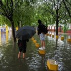 Calles anegadas de agua tras las lluvias torrenciales este pasado miércoles en Sevilla.