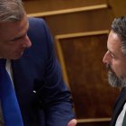 El ya exportavoz de Vox, Javier Ortega Smith, habla con el presidente de VOX, Santiago Abascal.