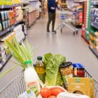 ALDI lanza sus "findes del ahorro" para que llenar el carro de la compra con productos imprescindibles sea más barato que nunca.
REMITIDA / HANDOUT por CORTESÍA ALDI
18/6/2023