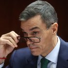 (Foto de ARCHIVO)
El presidente del Gobierno, Pedro Sánchez, comparece ante la Comisión de Investigación sobre el 'caso Koldo', en el Senado, a 30 de octubre de 2025, en Madrid (España). Sánchez, comparece ante la comisión de investigación sobre los contratos, licencias, concesiones y ayudas del Ejecutivo y del sector público vinculadas con la intermediación de Koldo García Izaguirre, exasesor del exministro José Luis Ábalos, y con las demás personas implicadas en la trama investigada en la Operación Delorme. La comisión pretende abordar las actuaciones del Gobierno en relación con estos contratos y los presuntos delitos de corrupción que puedan guardar relación, directa o indirectamente, con la trama investigada en la Operación Delorme.

Eduardo Parra / Europa Press
30/10/2025