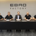 (Foto de ARCHIVO)
El presidente de Ebro Ev Motors, Rafael Ruiz, y sindicalistas firman el cumplimiento de la contratación de los antiguos empleados de Nissan

REMITIDA / HANDOUT por EBRO
Fotografía remitida a medios de comunicación exclusivamente para ilustrar la noticia a la que hace referencia la imagen, y citando la procedencia de la imagen en la firma
14/11/2025
