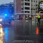 Dispositivo de emergencias ante el atropello de esta mañana en Sevilla.