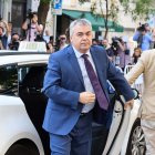 (Foto de ARCHIVO)
El exsecretario de Organización del PSOE Santos Cerdán a su llegada a declarar en el Tribunal Supremo, a 30 de junio de 2025, en Madrid (España). El Tribunal Supremo (TS) ha citado a declarar a Santos Cerdán por presuntos delitos de organización criminal y cohecho. Cerdán está siendo investigado dada su conexión inescindible con los hechos referidos al exministro de Transportes José Luis Ábalos.

Jesús Hellín / Europa Press
30 JUNIO 2025;SANTOS CERDÁN;TRIBUNAL SUPREMO;CASO KOLDO
30/6/2025