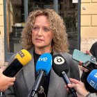 Amparo Folgado en las puertas de la Diputación de Valencia.