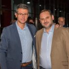 El alcalde de Almussafes, Toni Francés, del PSOE, junto a José Luis Ábalos, amigo cercano