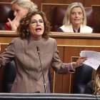 La vicepresidenta primera y ministra de Hacienda, María Jesús Montero, durante una sesión de control al Gobierno, en el Congreso de los Diputados.