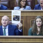 El secretario general del PP, Miguel Tellado y la portavoz del PP en el Congreso, Ester Muñoz.