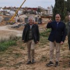 El presidente de la Generalitat valenciana, Juanfran Pérez Llorca, y el alcalde de Picanya, Josep Almenar, en el barranco del Poyo.