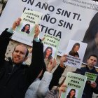 Varias personas se manifiestan con retratos de Esther López para exigir justicia para ella en la plaza de Portugalete, a 15 de enero de 2023, en Valladolid, Castilla y León (España).