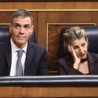 El presidente del Gobierno, Pedro Sánchez, y la vicepresidenta segunda y ministra de Trabajo y Economía Social, Yolanda Díaz.